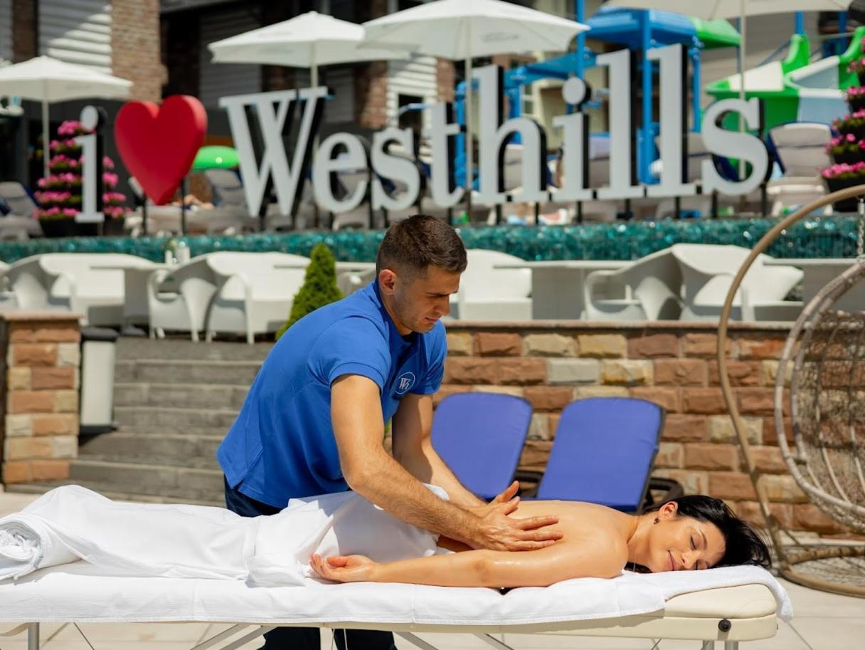 Westhills Cottage Town & Spa Boekovel Buitenkant foto